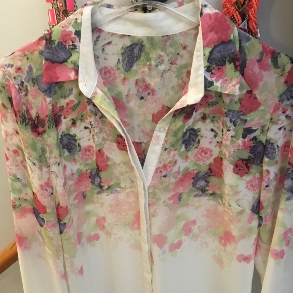 Flora Button down - Picture 2 of 3
